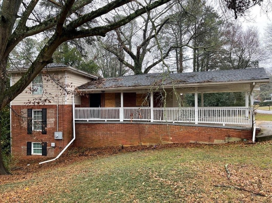 View of front facade featuring a front lawn and a 