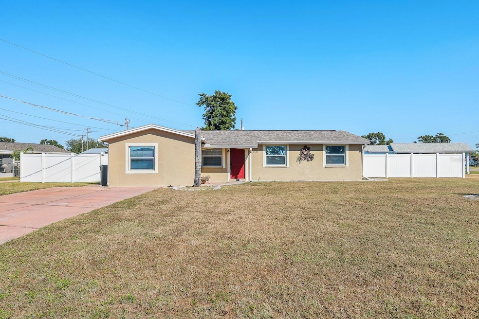 6101 Firefly Ln, Apollo Beach, FL 33572 - photo 1