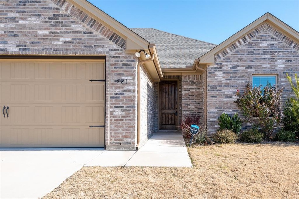 521 Landry Ct, Granbury, TX 76049 - photo 1
