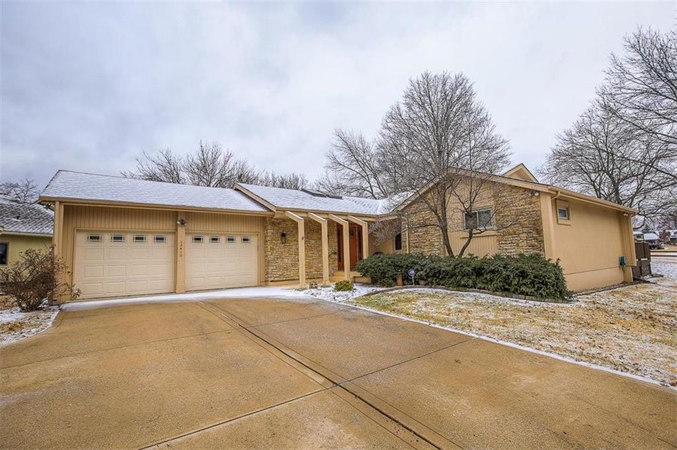 WELCOME HOME TO THIS BEAUTIFULLY MAINTAINED PATIO 