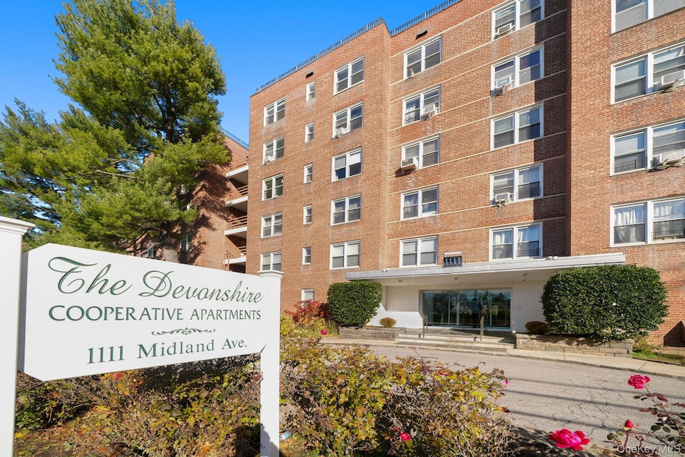 The Devonshire Cooperative Apartments unit 1P, Bronxville, NY 10708 - photo 1