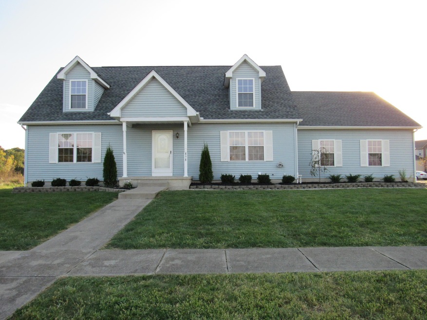 898 Lora Lee Dr, Marysville, OH 43040 - photo 1