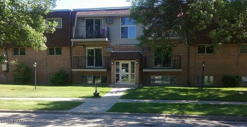 1711 21st Ave S unit 214, Grand Forks, ND 58201 - photo 1