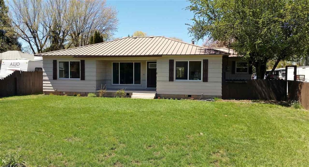 3702 Summers Ln, Klamath Falls, OR 97603 - photo 1