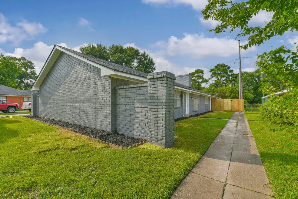 Front entrance to 9332 Derrik Drive.