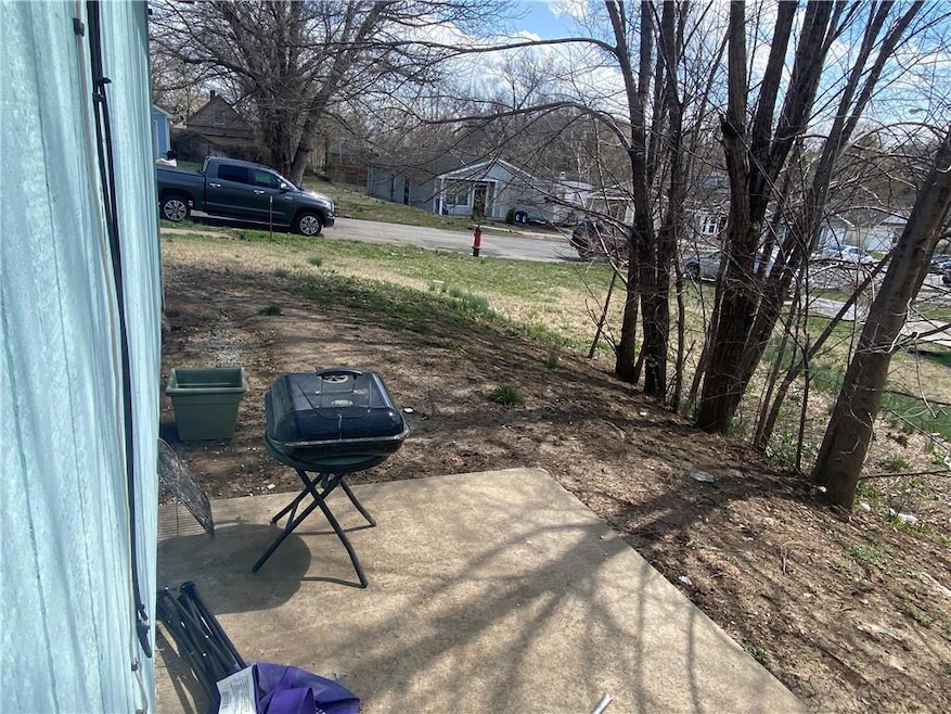 2816 Kensington Ave, Kansas City, MO 64128