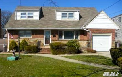 902 Second Ave, Franklin Square, NY 11010 - photo 1