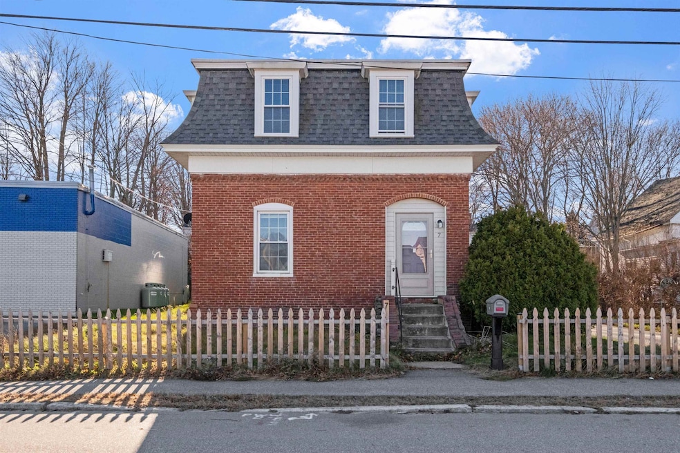 7 Cram Ave, Pittsfield, NH 03263 - photo 1