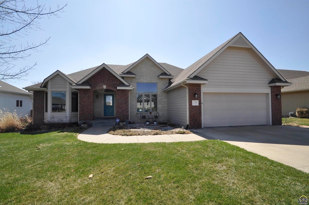 7719 SW 27th St, Topeka, KS 66614 - photo 1