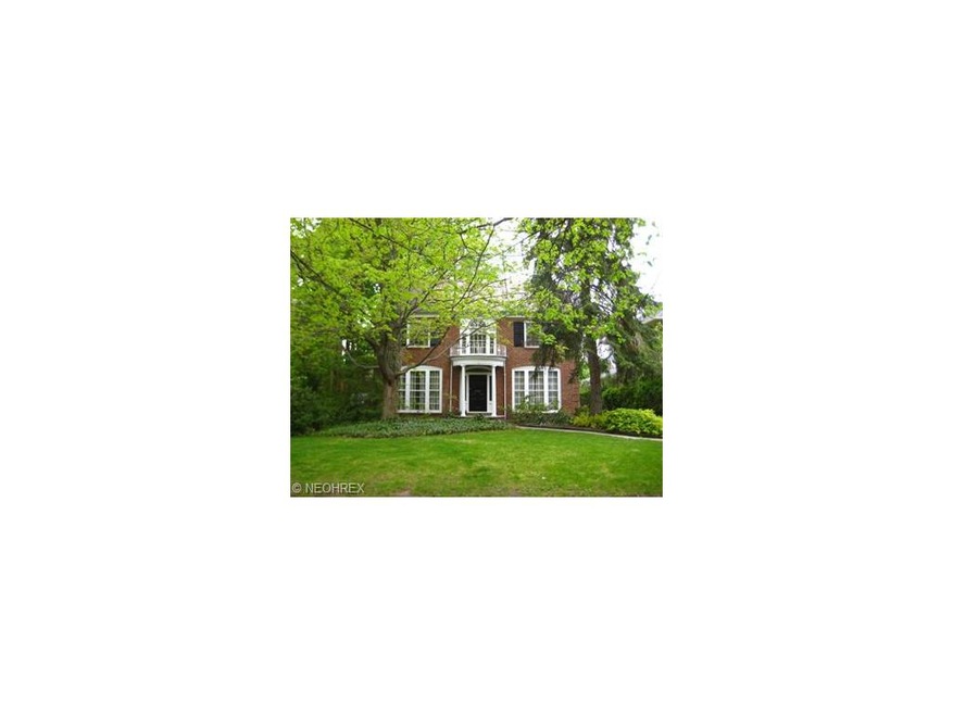 GREAT CURB APPEAL FOR THIS SPACIOUS ALL BRICK CENT