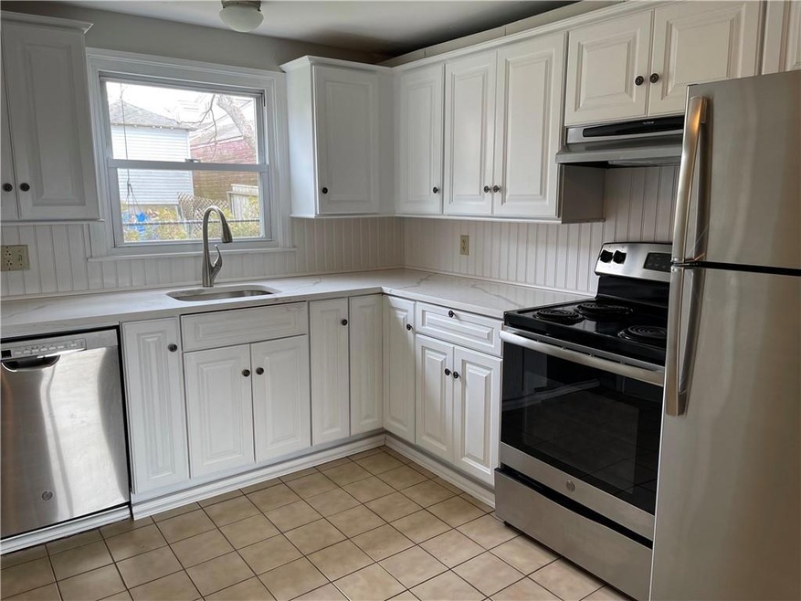 4 Almy Ct unit 2, Newport, RI 02840 - photo 1