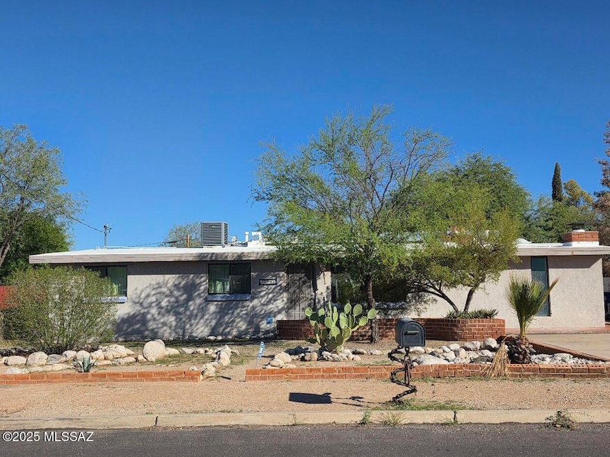 5741 E Mabel St, Tucson, AZ 85712 - photo 1