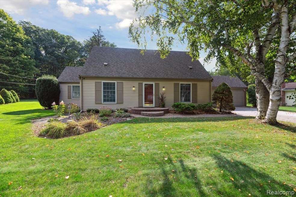 2348 Pineview Ct, Flushing, MI 48433 - photo 1