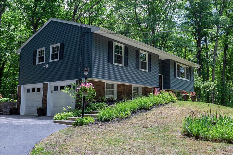 196 Market Ln, Clinton Corners, NY 12514 - photo 1