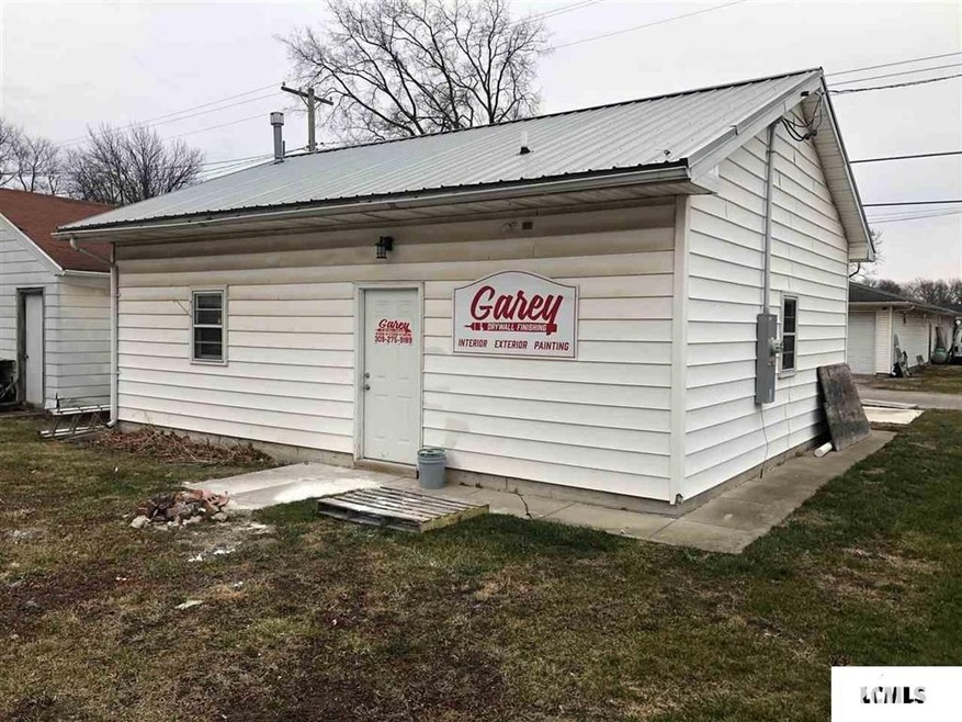 516 N Logan St, Lincoln, IL 62656 - photo 1