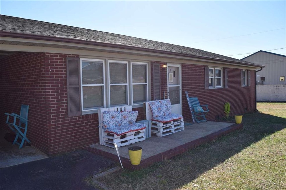 102 Mcdowell Dr, Boiling Springs, SC 29316 - photo 1