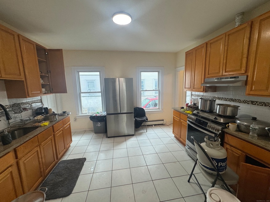 190 Whitney Ave unit 2nd floor, Bridgeport, CT 06606 - photo 1