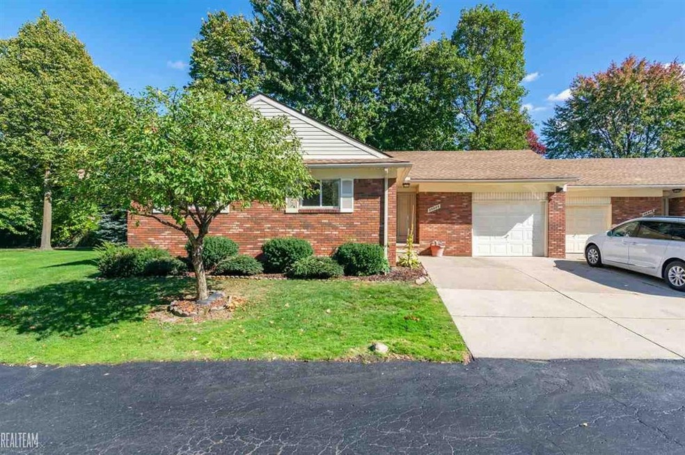 30820 Underwood Dr, Roseville, MI 48066 - photo 1