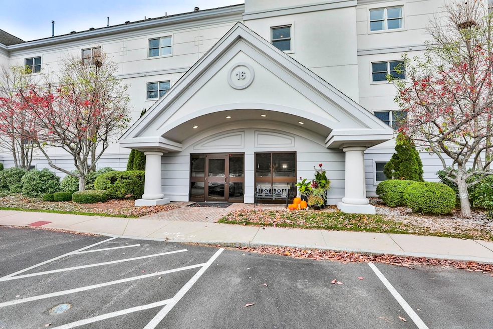 Sky Meadow Condominiums unit 105, Nashua, NH 03062 - photo 1