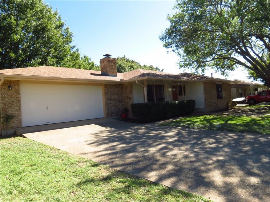 106 Frederick Rd, Fredericksburg, TX 78624 - photo 1