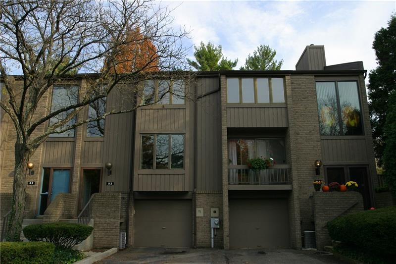 Welcome to 83 Pin Oak Ct... a lovely two bedroom c
