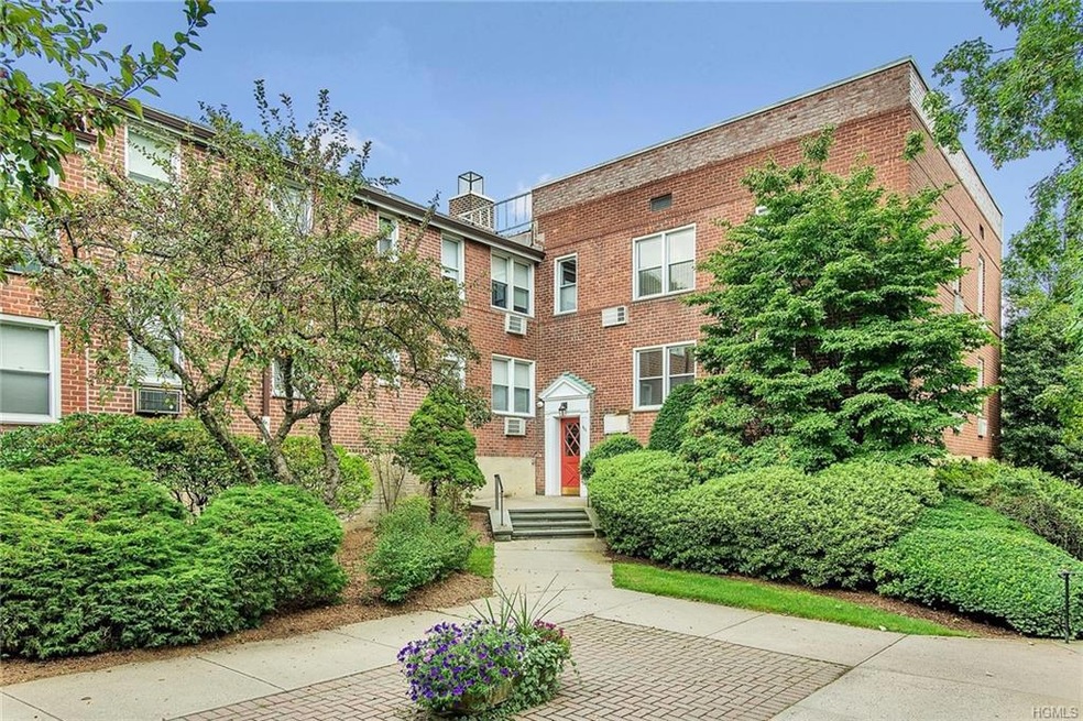 325 Palmer Terrace unit 1F, Mamaroneck, NY 10543 - photo 1