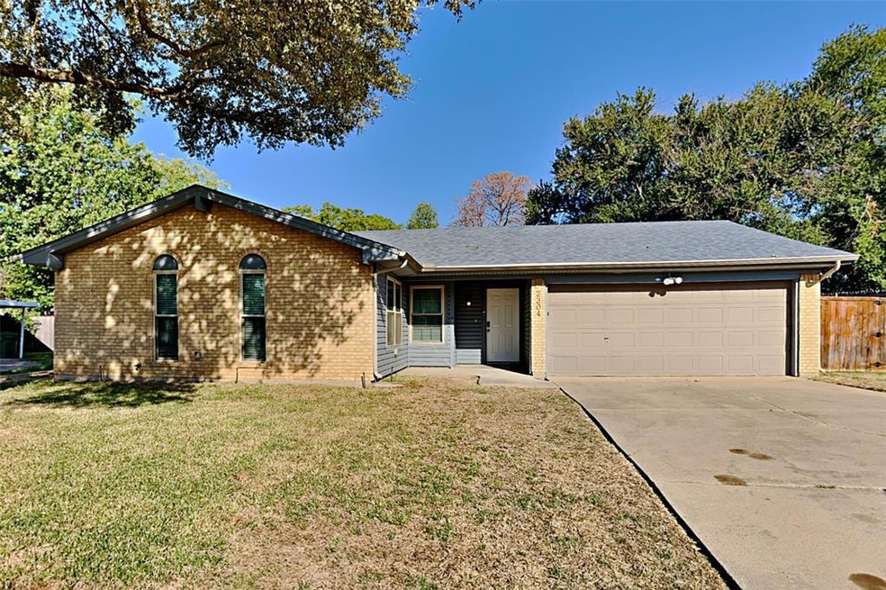 2304 Warwick Ct, Bedford, TX 76022 - photo 1