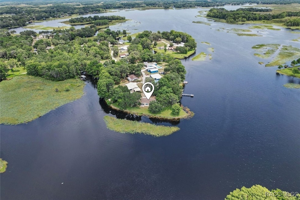 Spectacular peninsula on Big Lake Henderson
