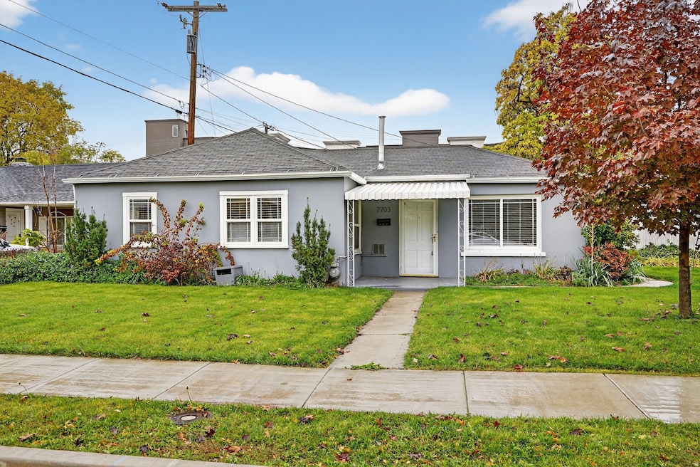 Bungalow-style house featuring stucco siding, a front yard, and roof with shingles