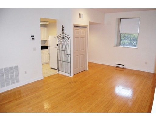 75 Glen Rd unit 1, Brookline, MA 02445 - photo 1