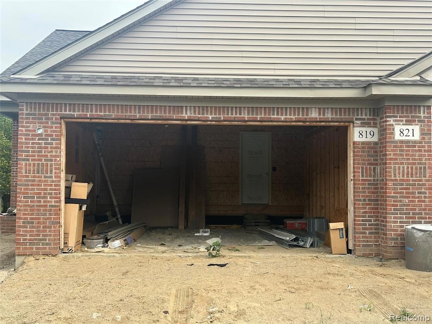 819 Chelsea Ridge Ct unit 7, Howell, MI 48843 - photo 1