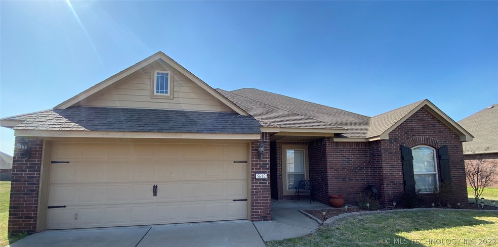Front exterior
full brick, decorative garage hardw
