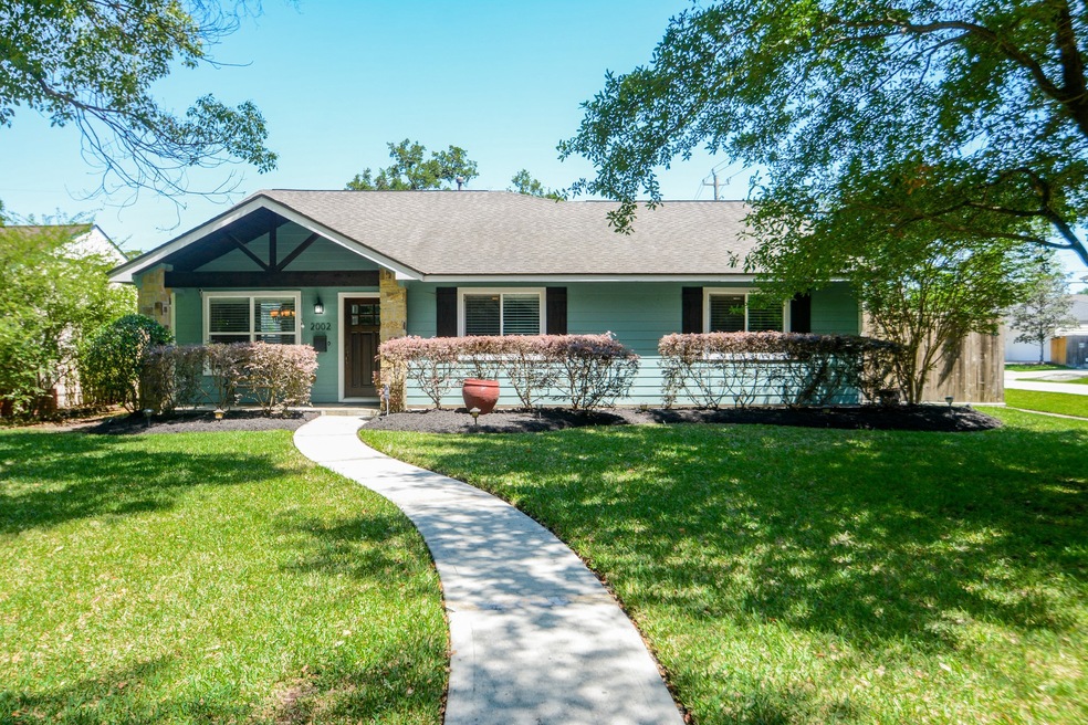 2002 Chippendale Rd, Houston, TX 77018 - photo 1