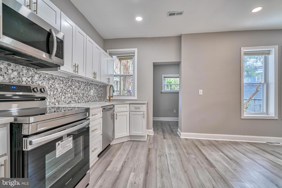 3651 Gelston Dr, Baltimore, MD 21229 - photo 1