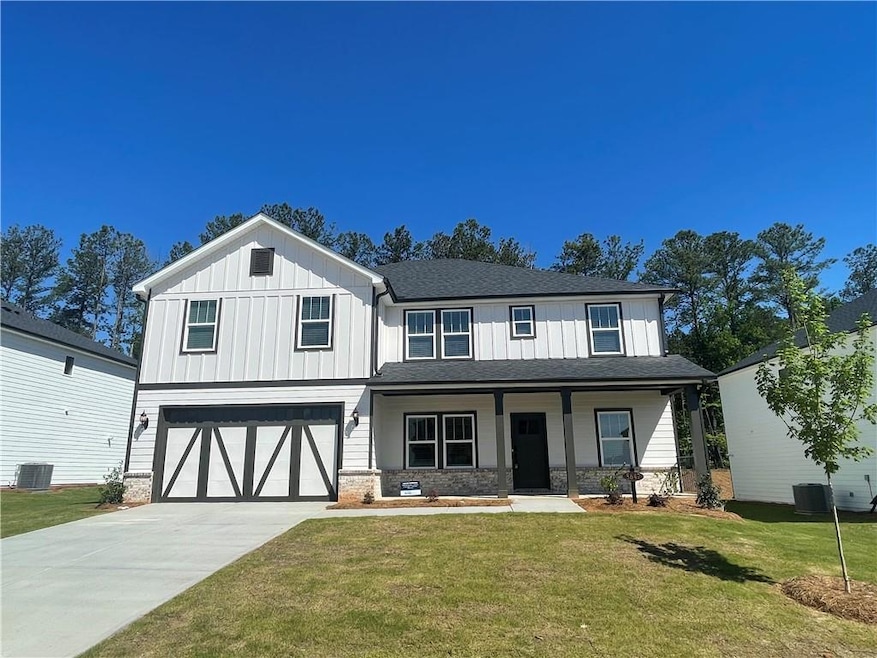 Modern farmhouse featuring central air condition u