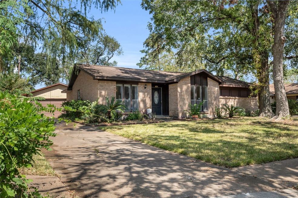 7411 Tall Pines Dr, Houston, TX 77088 - photo 1