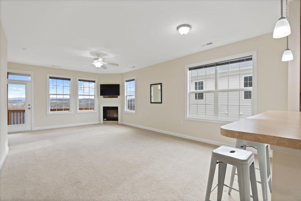 69 Windgate Cir unit 201, Fishersville, VA 22939 - photo 1