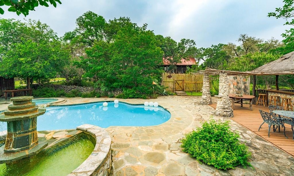 1218 Oakwood Loop unit 17, Wimberley, TX 78676 - photo 1