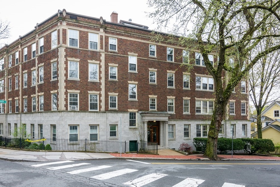 86 Buckingham St unit 34, Cambridge, MA 02138 - photo 1