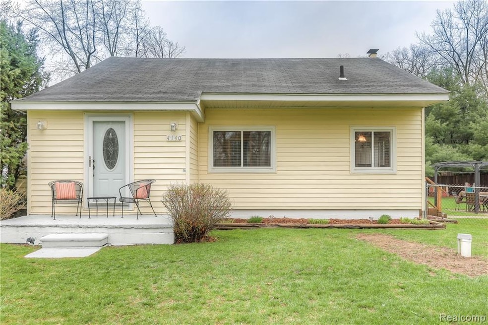 4140 Maple Blvd, West Bloomfield, MI 48323 - photo 1