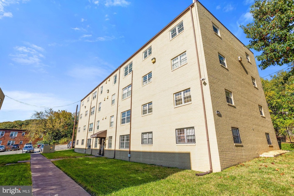 210 43rd Rd NE unit 104, Washington, DC 20019 - photo 1