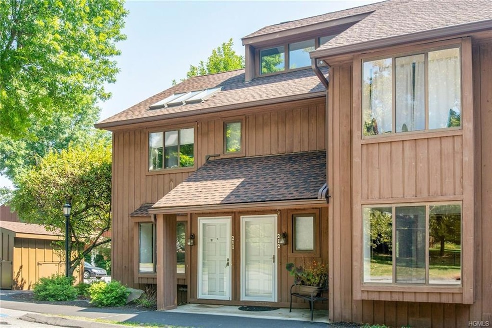 211 Old Farm Ln, Mohegan Lake, NY 10547 - photo 1