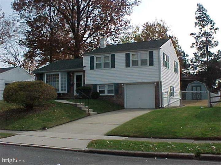 1022 Eisenhower Ave, Woodlyn, PA 19094 - photo 1
