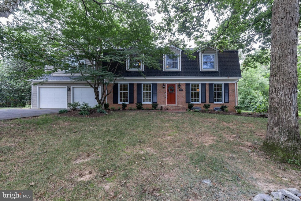 9803 Vale Rd, Vienna, VA 22181 - photo 1