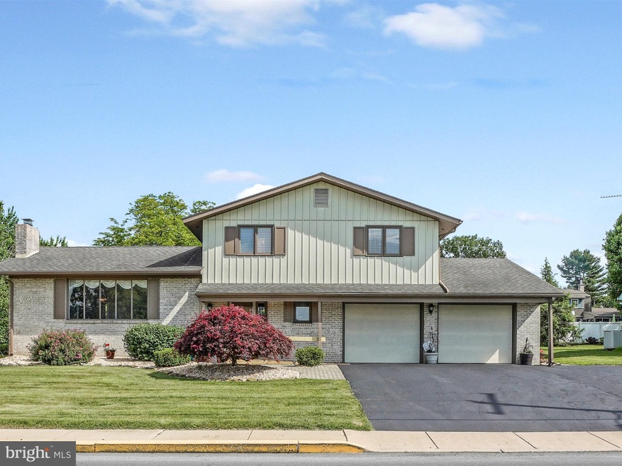 340 E Spruce St, New Holland, PA 17557 - photo 1