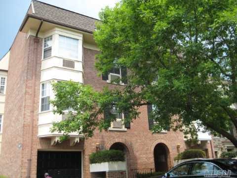 206-01 Lori Dr unit 63 M, Bayside, NY 11360 - photo 1