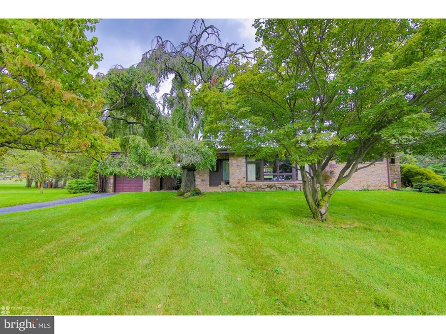 4301 Wrights Ln, Whitehall, PA 18052 - photo 1