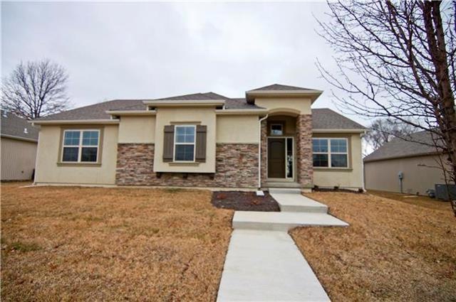 2220 Alexander Creek Dr, Raymore, MO 64083 - photo 1