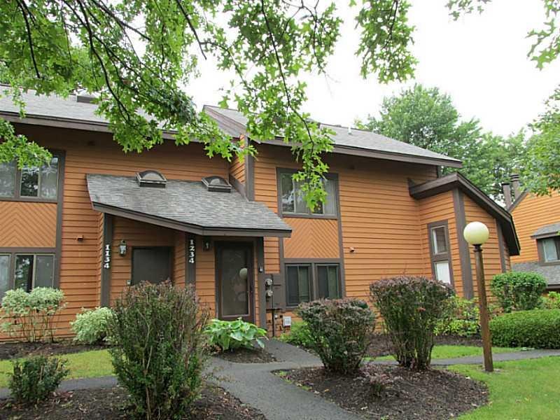 Exterior Front. It s the entry to the right under 
