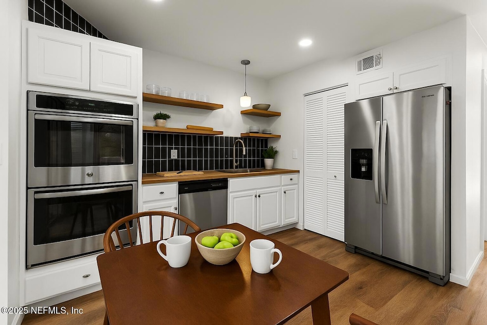 2300 Twelve Oaks Dr unit B4, Orange Park, FL 32065 - photo 1